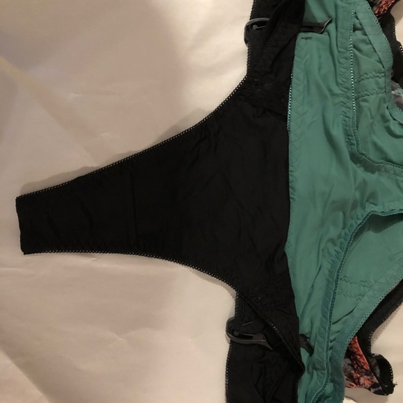 Jezebel 3pk thong set NWT sz L - Picture 3 of 3